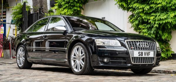 Audi S8 - Image 4